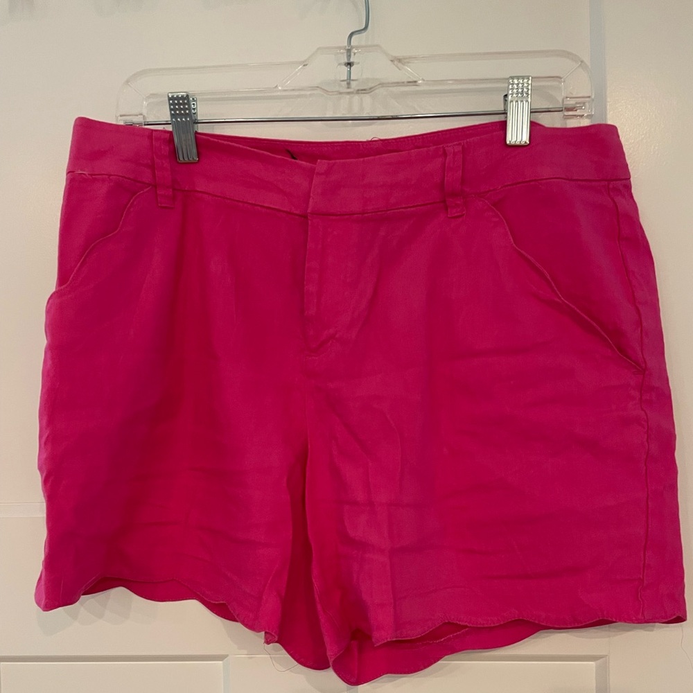 INC SCALLOPED EDGED SHORTS